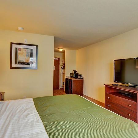 Cobblestone Hotel & Suites - Punxsutawney エクステリア 写真