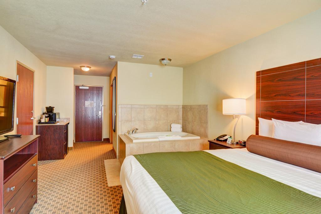 Cobblestone Hotel & Suites - Punxsutawney エクステリア 写真