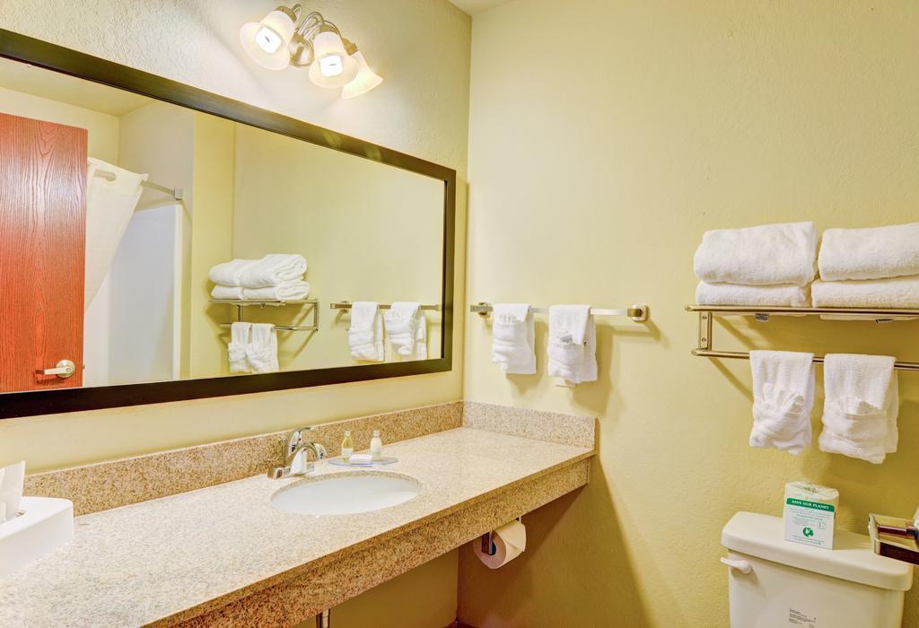 Cobblestone Hotel & Suites - Punxsutawney エクステリア 写真