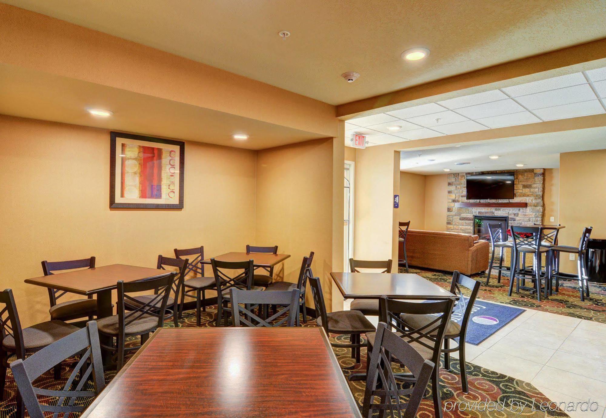 Cobblestone Hotel & Suites - Punxsutawney エクステリア 写真