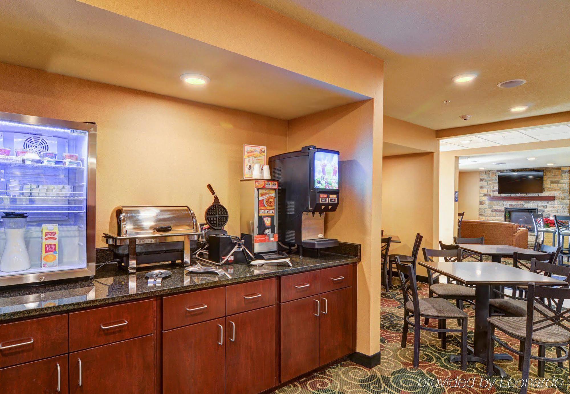Cobblestone Hotel & Suites - Punxsutawney エクステリア 写真