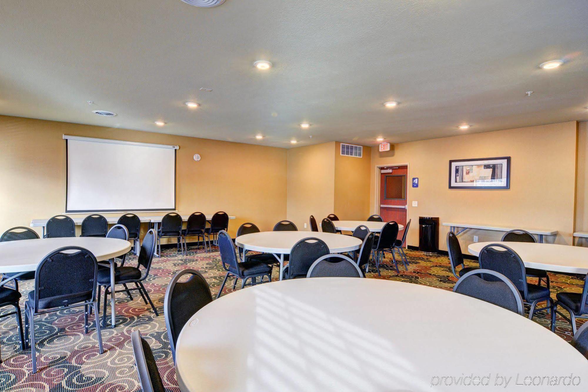 Cobblestone Hotel & Suites - Punxsutawney エクステリア 写真