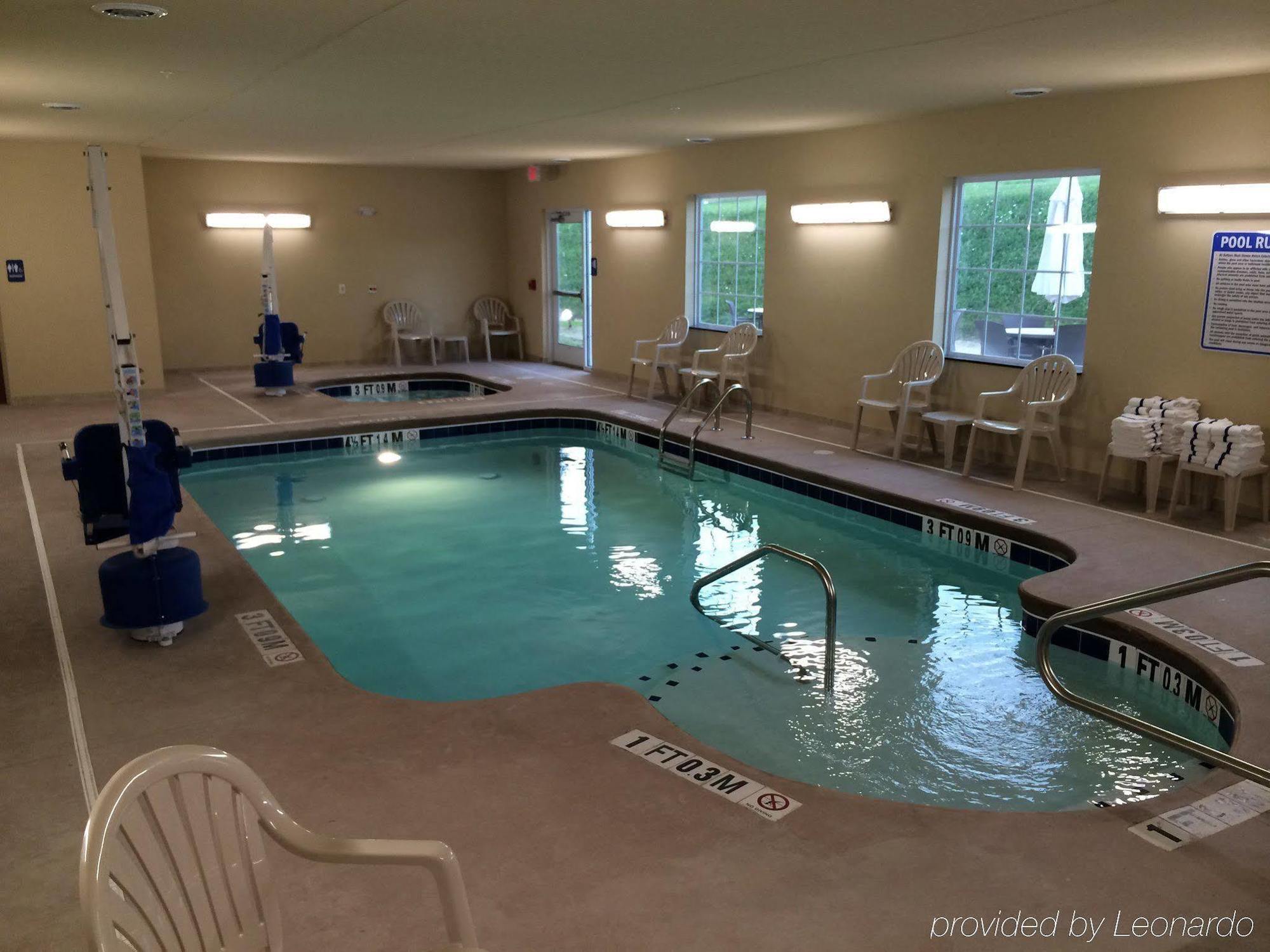 Cobblestone Hotel & Suites - Punxsutawney エクステリア 写真
