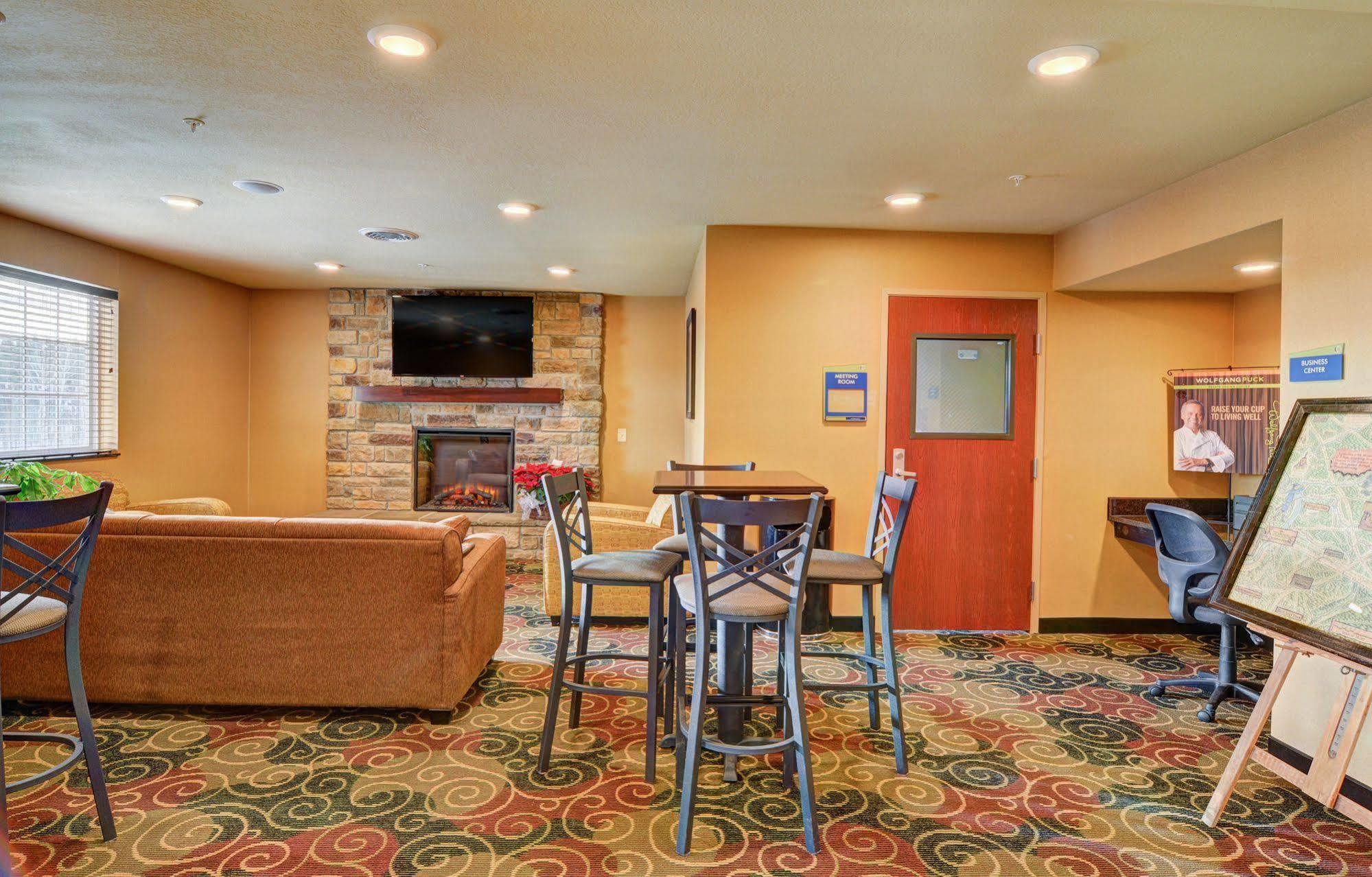 Cobblestone Hotel & Suites - Punxsutawney エクステリア 写真