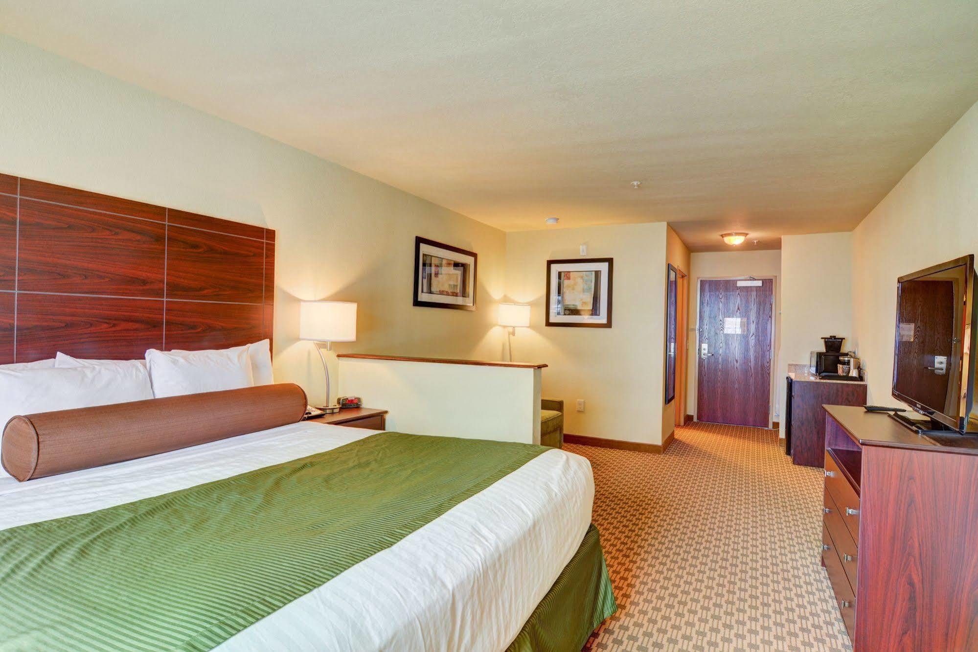 Cobblestone Hotel & Suites - Punxsutawney エクステリア 写真
