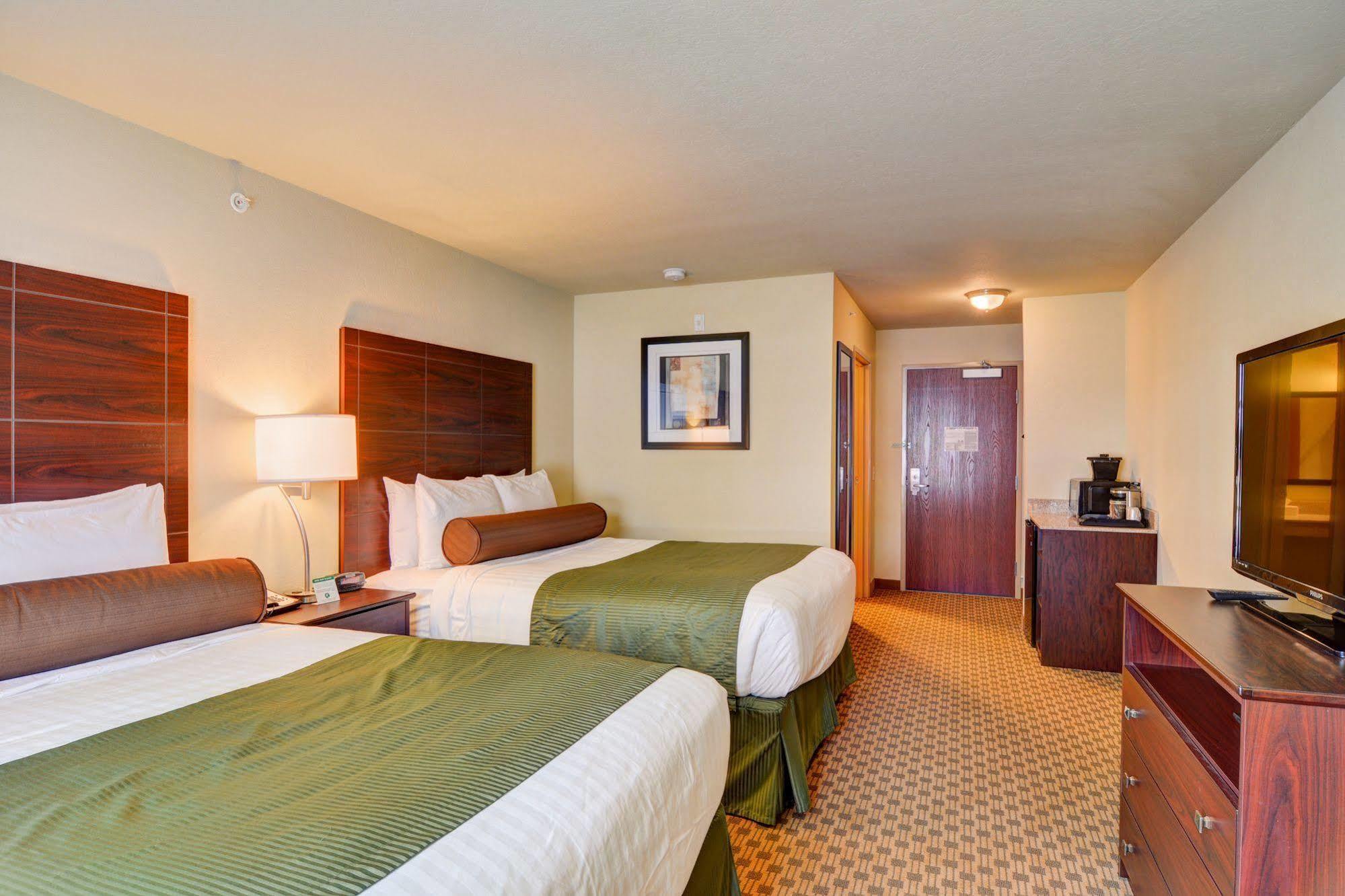 Cobblestone Hotel & Suites - Punxsutawney エクステリア 写真