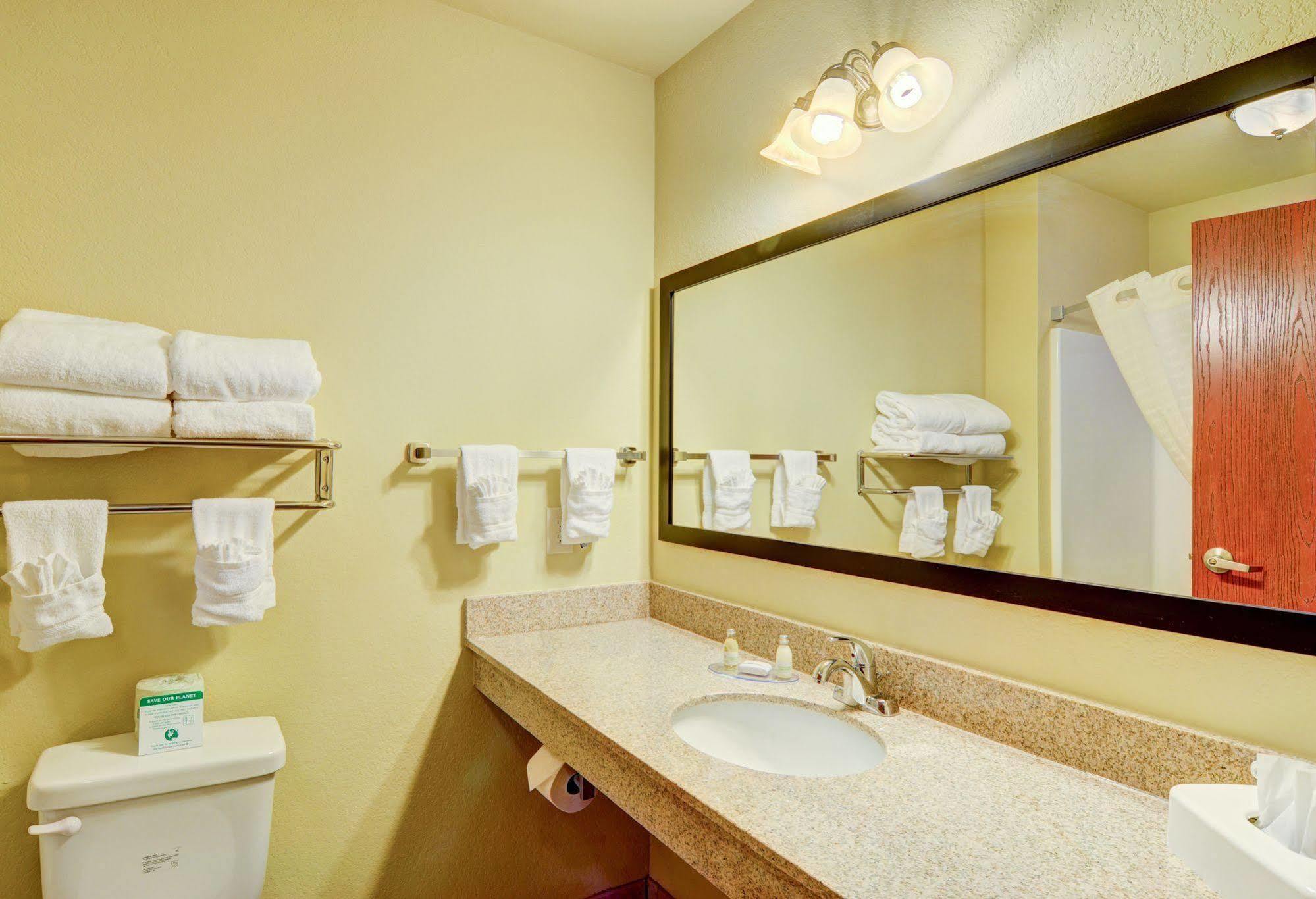 Cobblestone Hotel & Suites - Punxsutawney エクステリア 写真