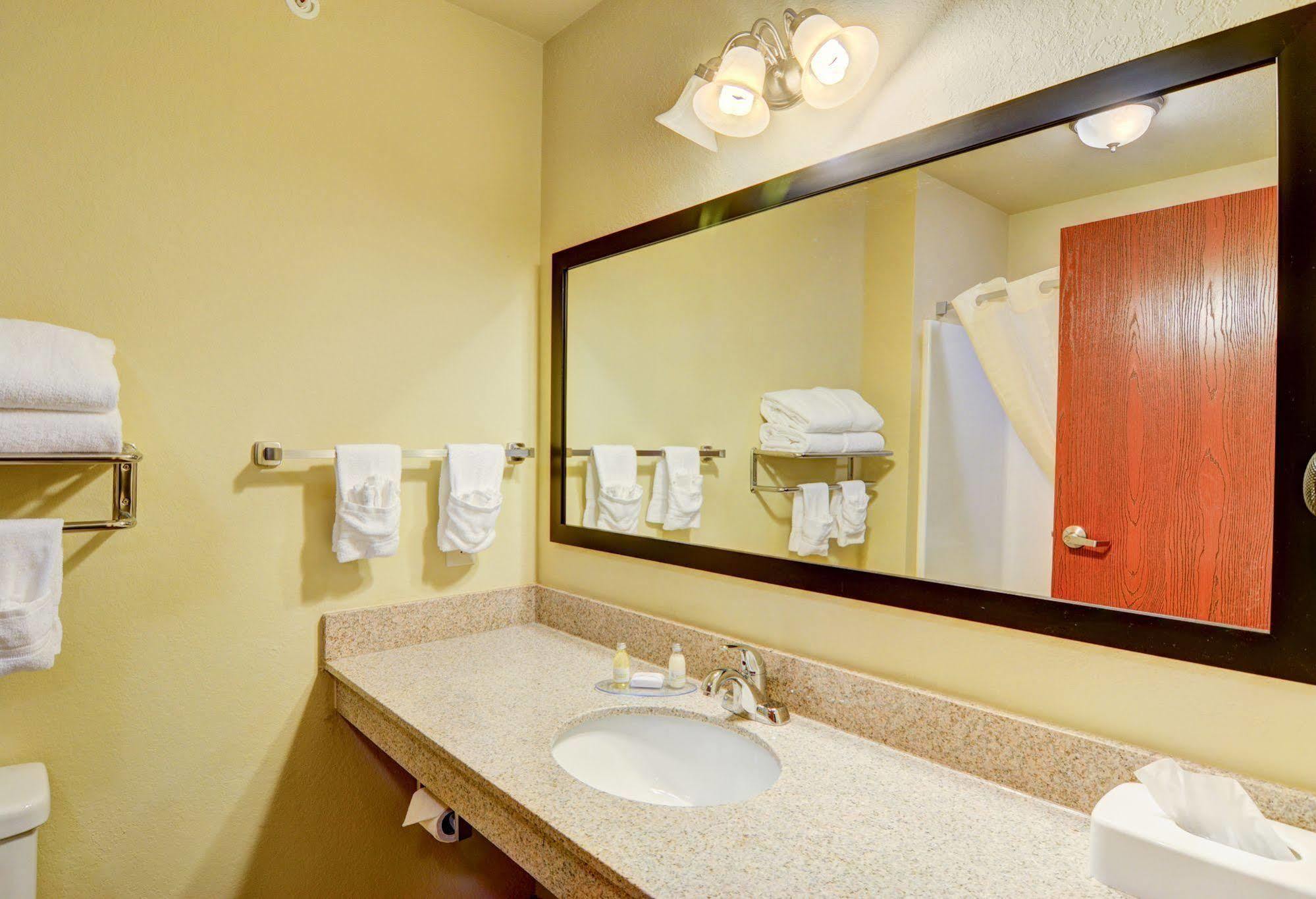 Cobblestone Hotel & Suites - Punxsutawney エクステリア 写真