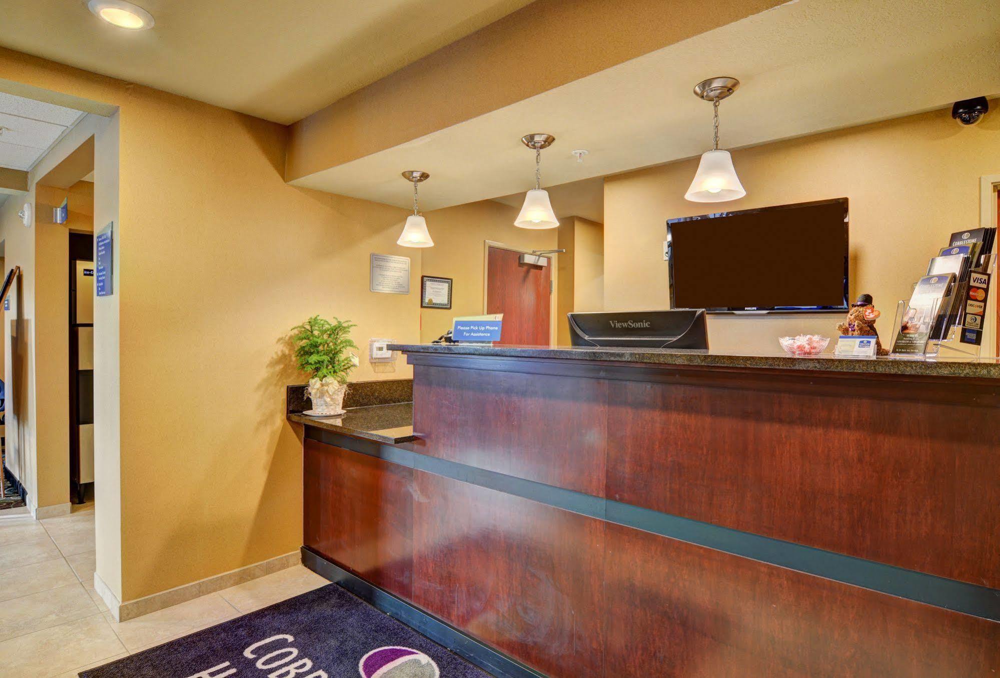 Cobblestone Hotel & Suites - Punxsutawney エクステリア 写真
