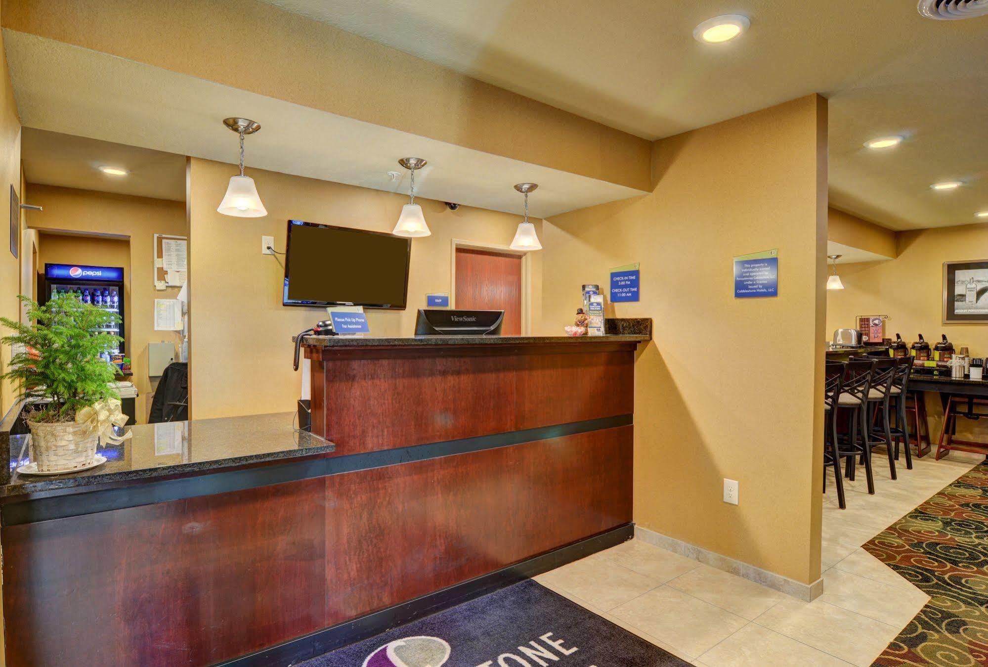 Cobblestone Hotel & Suites - Punxsutawney エクステリア 写真