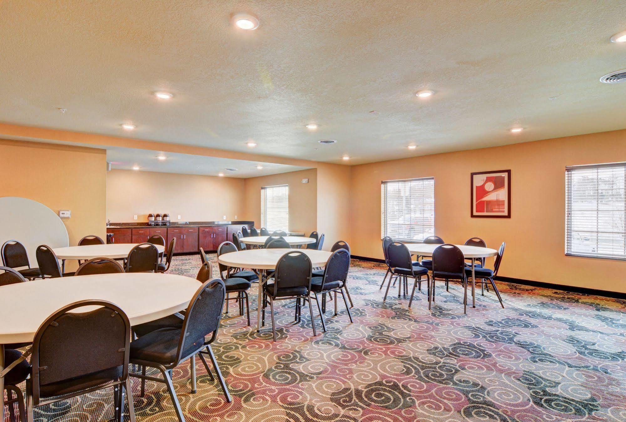 Cobblestone Hotel & Suites - Punxsutawney エクステリア 写真